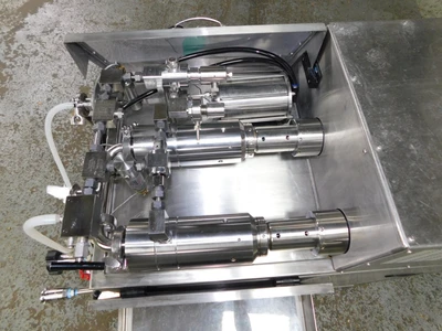 USED BEE INTERNATIONAL DEE BEE 2000