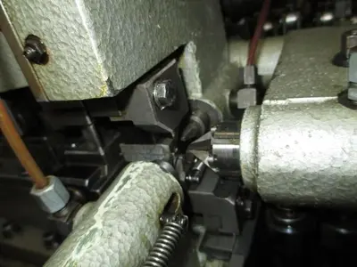 8505-100 OMBI Model FRT10 Boston Link Chain Making Machine