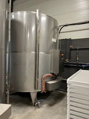 _UNKNOWN_ 10,000 LITRE Stainless Steel Tanks | Perry Equipment (1)