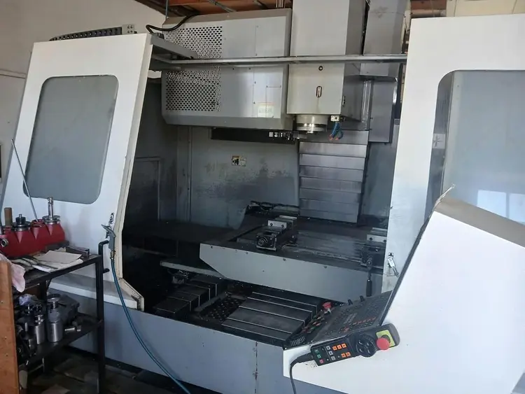 Used 2001 VICTOR VCENTER-140 Vertical Machining Centers CZ | Amaron s.r.o. #1542320