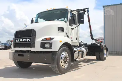 New | in-Stock 2025 MACK MD6 Hooklifts & Roll-Offs Texas US | Roll Off Truck World #1491879