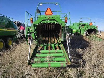 USED 2016 JOHN DEERE L340