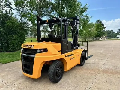 USED 2016 HYUNDAI 70D-9