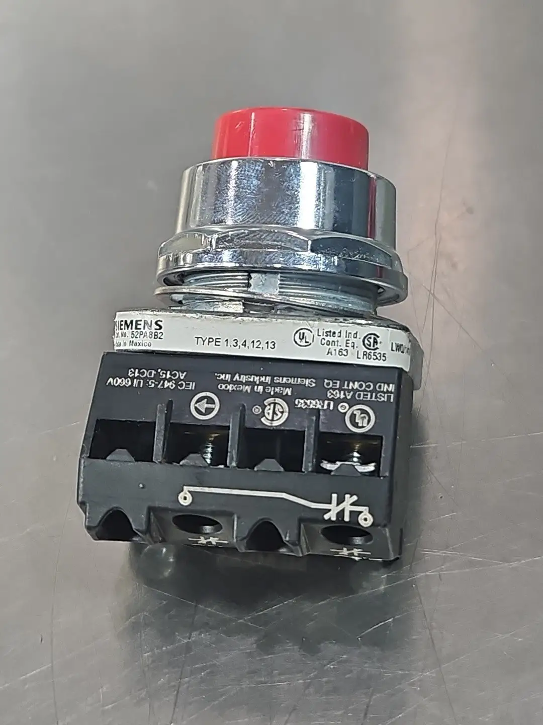 Siemens 52PA8B2 Red Momentary Push Button Operator Loc4E25