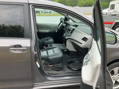 USED 2011 TOYOTA SIENNA