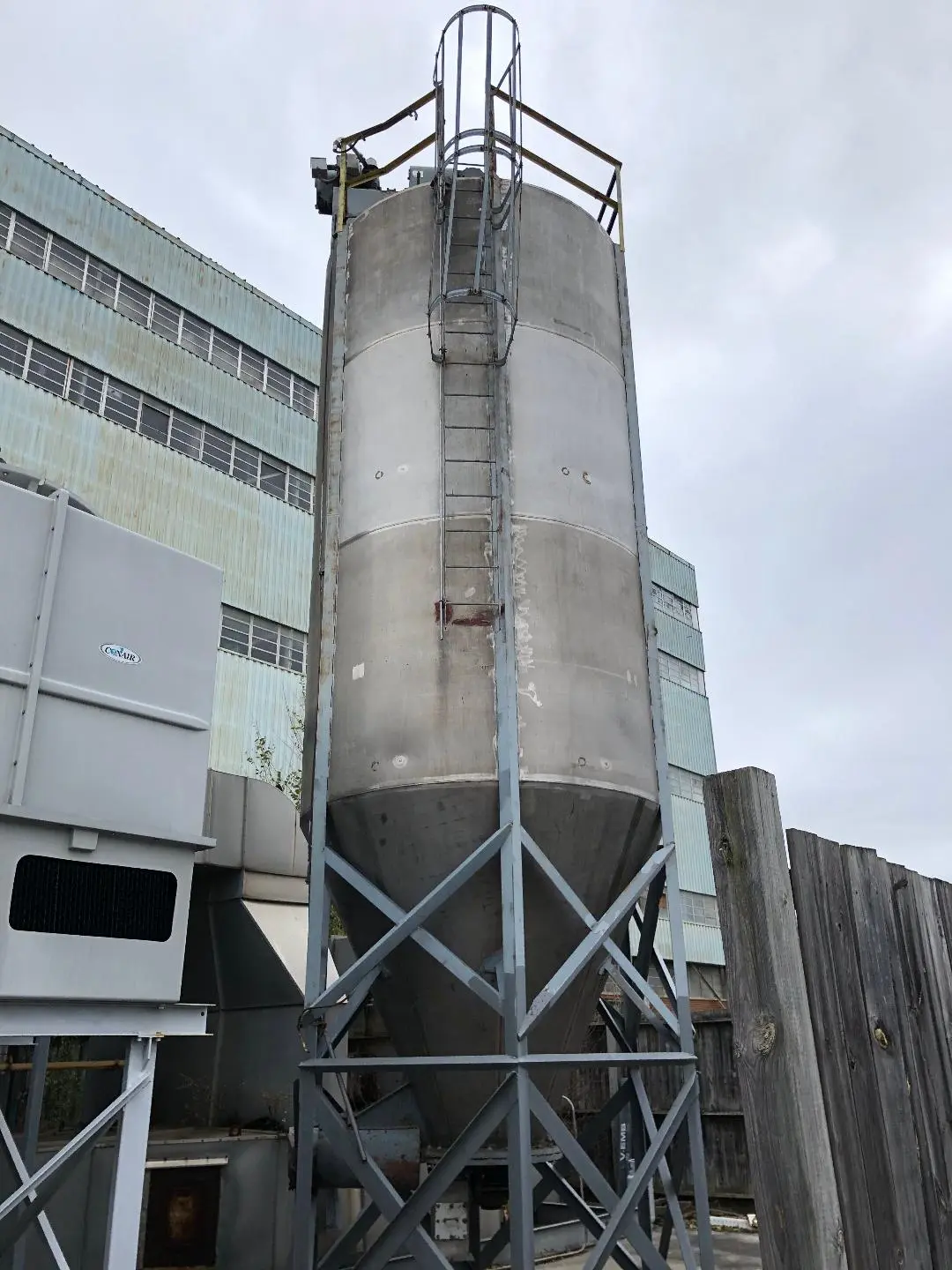 Sprout Waldron 1500 cu ft Vertical SS Mixer