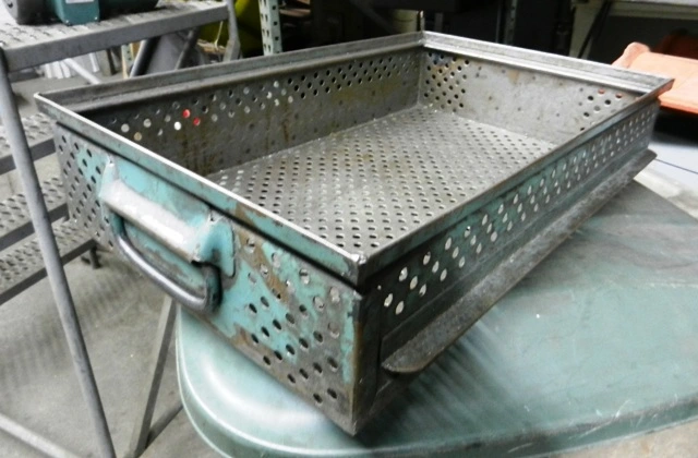 HEAVY DUTY METAL TRAYS