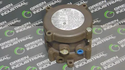 Dwyer 1950P-8-2F Pressure Switch Max 35PSI Used