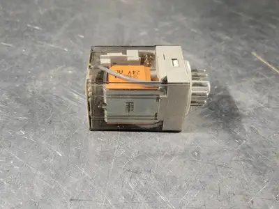 NEW ALLEN-BRADLEY 700-HA33A24