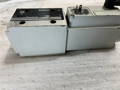 USED BOSCH 0-811-404-061 SOLENOID VALVE USNT