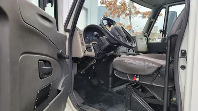 2013 International 4300 flat deck truck w/ Air Brakes