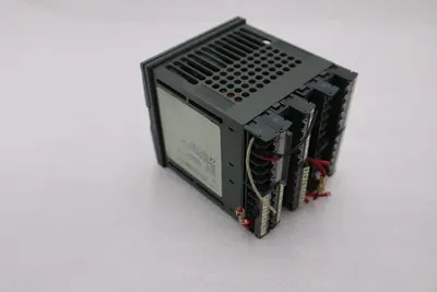 EUROTHERM 2204E TEMPERATURE CONTROLLER 2204E/VC/VH/RU/RW/XX/XX... STOCK K-397-D