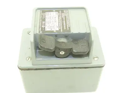 Square D 2510 KW2H Manual Motor Starter Switch 30A 10Hp 115-600V 1PH/3PH Ser B