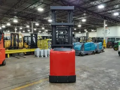USED 2018 RAYMOND 560-OPC30TT