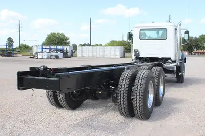 New | in-Stock 2026 MACK GRANITE 64BR Cab Chassis trucks Texas US | Roll Off Truck World #1491873