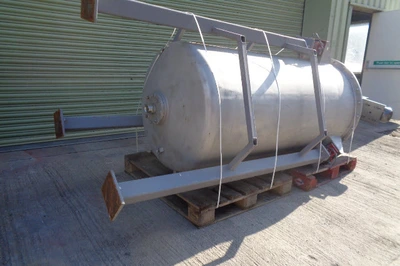 1,250L S/S Vert Enc Mixer Tank 1.1 kw