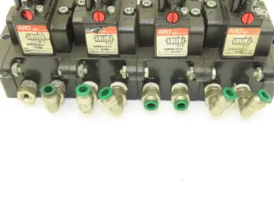 A239SS-120-A ARO 4 Station Pneumatic  Solenoid Valve Manifold 1/4" NPT 120V