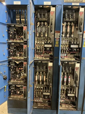Allen-Bradley Centerline 2100 8 Section MCC Motor Control Center 800/400A 600V