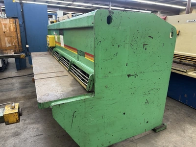 Used 1984 ACCURSHEAR 825010 Power Squaring Shears (Inch) Illinois US | Revelation Machinery #1511101