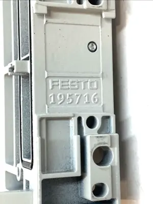 USED FESTO END PLATE DIE-CAST ALUMINUM ANGLED FITTING 195716