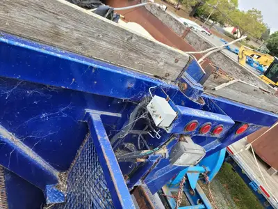 USED 2003 CANAMERICAN STONE SPREADER SOIL KING XL19
