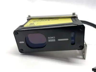USED KEYENCE CMOS LONG-RANGE LASER SENSOR 655NM WAVELENGTH