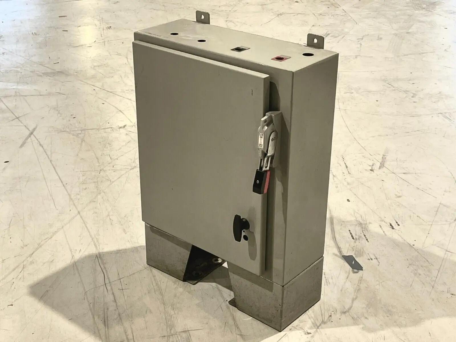 Used Hubbell Wiegmann SDN12242108 Electrical Boxes Michigan US | Maverick Industrial Sales #1396356
