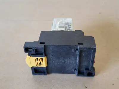 USED OMRON LY4