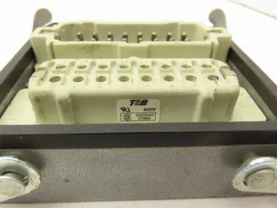 T&B Thomas & Betts 16A 380V Terminal Connector 32 Pin Sealed Conduit Housing