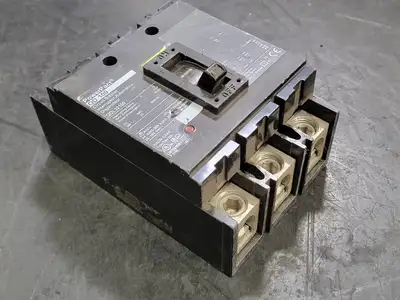 USED SQUARE D QDL32100