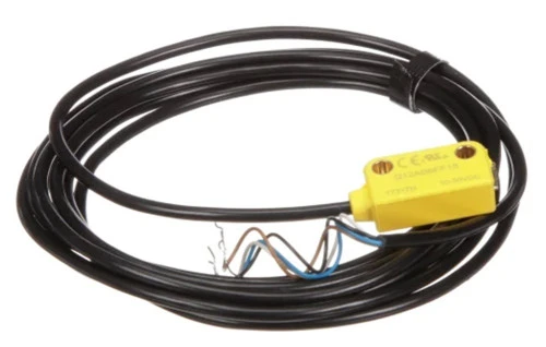 Banner Q12AB6FF15 72104 World-Beam Q12 Series Sensor, Fixed-Field Range 15 mm [New]