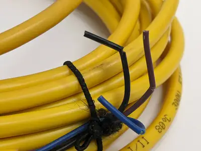 USED ALLEN-BRADLEY SER B RIGHT ANGLE 3-PIN FEMALE CORDSET