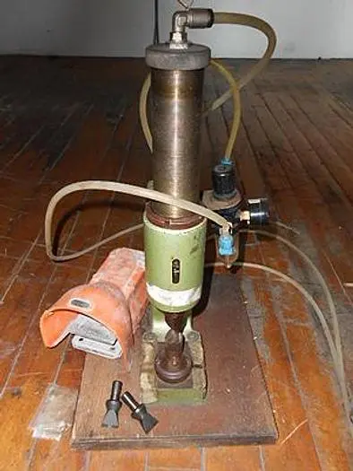 8513-220 Pneumatic Air Bench Press