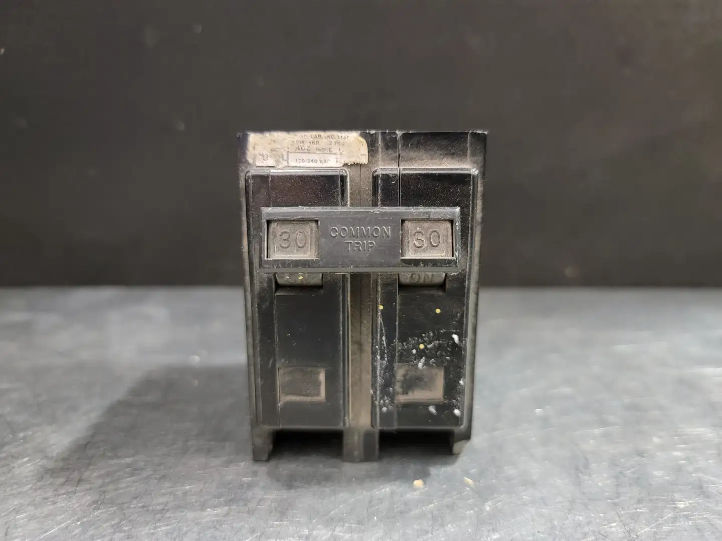 30 Amp, 2 Pole, 120/240 Volts Circuit Breaker