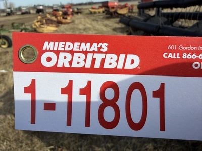(1) 13' grain head with steel tines, for parts or repair only, in non-working condition, S/N F-F5610...