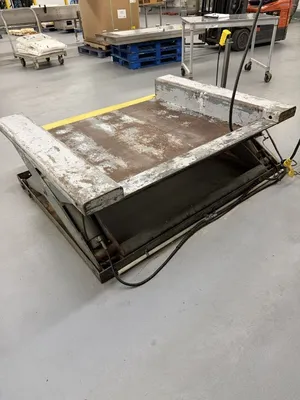 _UNKNOWN_ Floor level lift Dumpers & Lifts | Envoy Equipment LLC (7)
