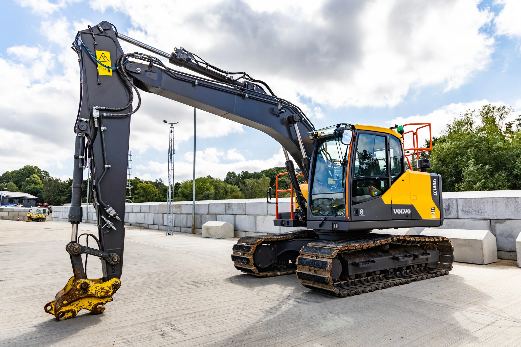 USED 2024 Volvo EC140EL