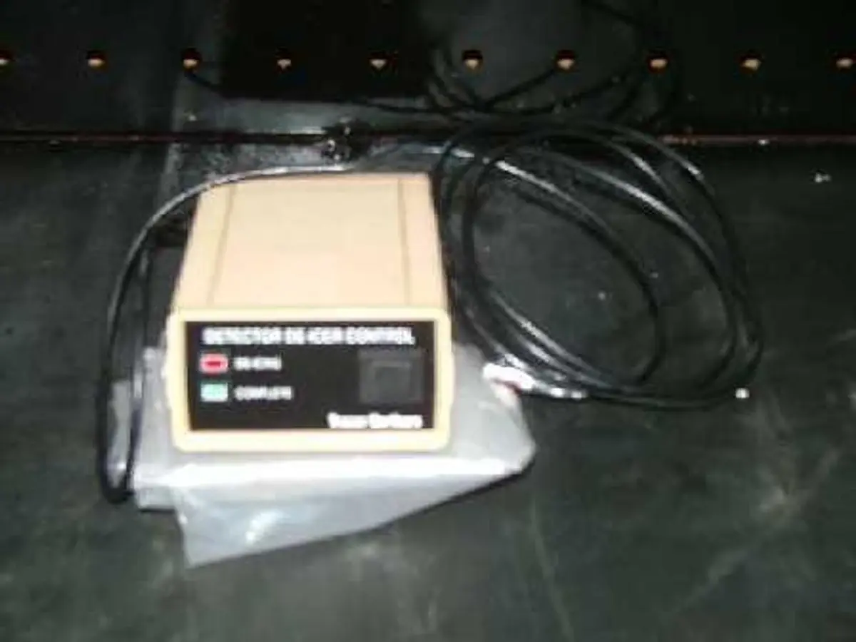 QTY. 1. TRACTOR NORTHERN DETECTOR DE-ICER CONTROL,...
