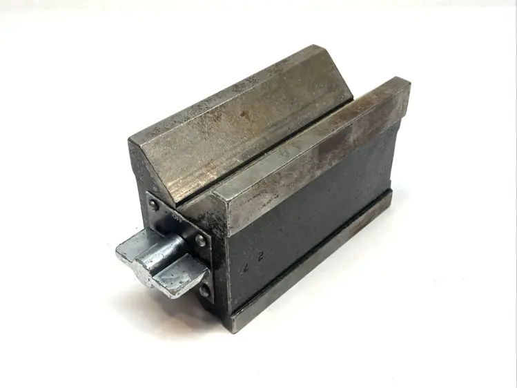 Used UNBRANDED DUAL SIDED V-BLOCK W/ SWITCH V-Blocks Michigan US | Maverick Industrial Sales #1089846
