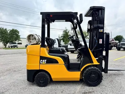 USED 2017 CAT C6000
