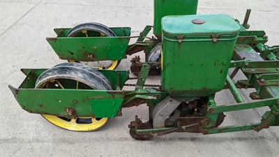 USED JOHN DEERE 80