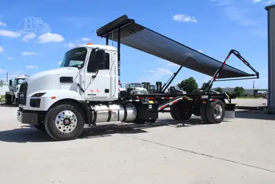 New | in-Stock 2027 MACK MD7 Rolloff Trucks Texas US | Roll Off Truck World #1491924