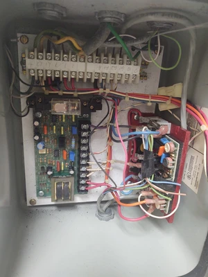 USED Universal Dynamics 120VAC Motor Voltage AC Drive UDC Feeder
