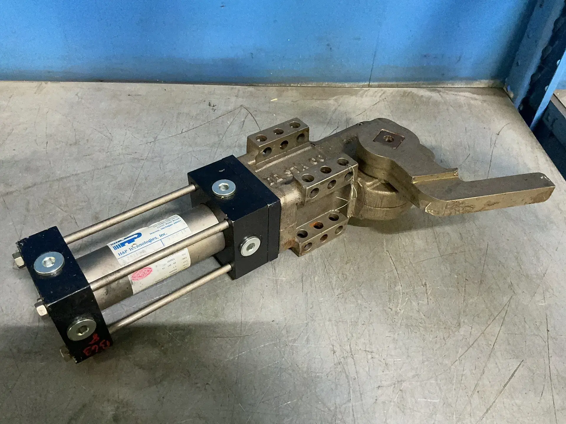 Used _UNKNOWN_ _UNKNOWN_ Clamps Ohio US | HGR 24 #1373421
