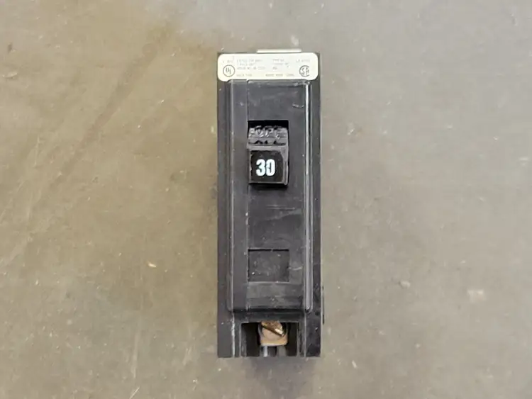 Used CUTLER-HAMMER BAB1030 Switchgears British Columbia CA | Lenmark #242533