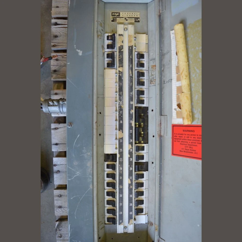 Federal Pioneer 200 Amp Breaker Panel