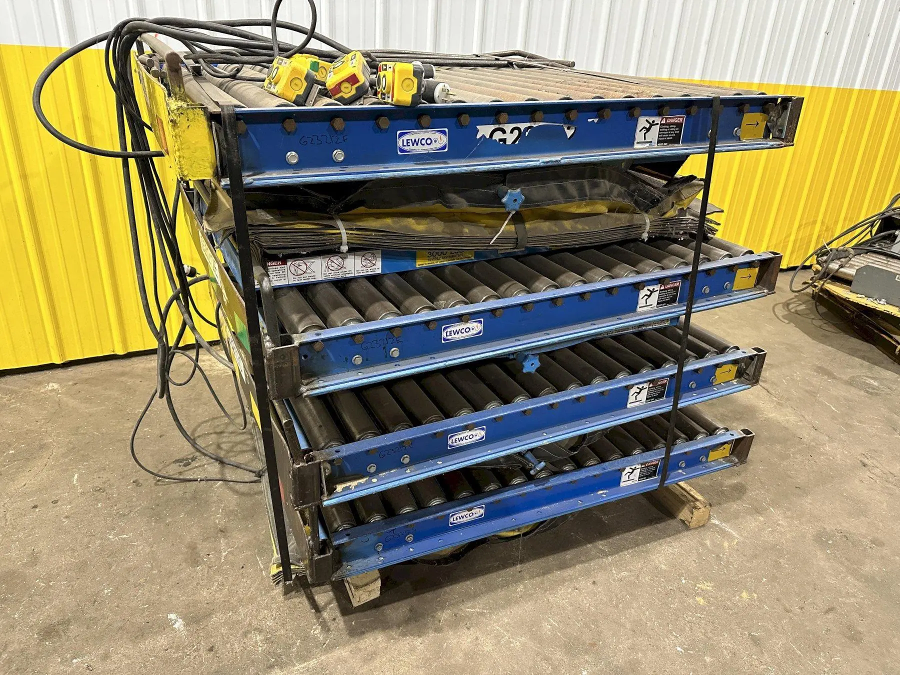 3,000 LBS X 48" X 48" ROTO-MAX HYDRAULIC SCISSOR LIFT TABLE W/ ROTARY LEWCO ROLLER CONVEYOR TOP, 110 VOLT: STOCK #20878