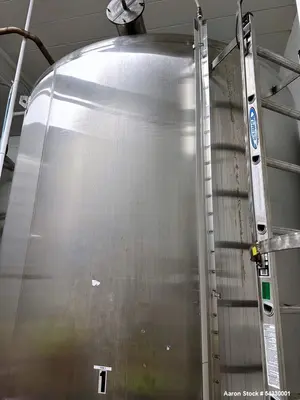 Used 3,500 Gallon Vertical Mixing Tank | 304 Stainless Steel Beverage-Grade Vessel
