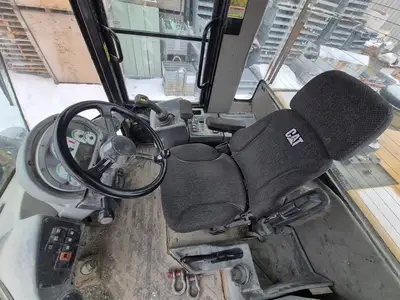 USED 2010 CATERPILLAR 930H