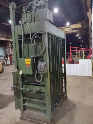 60" X 30" PIQUA SERIES 40 HYDRAULIC VERTICAL BALER: STOCK #18802